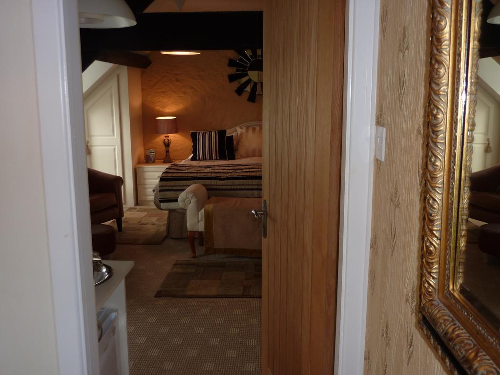 Yr Hen Felin - The Old Mill B&B Морфа Нефин Стая снимка